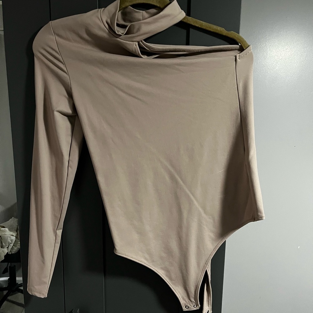 Abercrombie one sleeve bodysuit